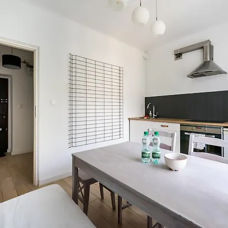 Aleja Solidarnosci Blue Studio Apartment